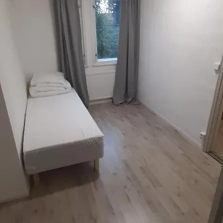 Omakotitalo Βίλα *